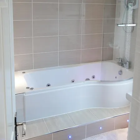 Сasa de vacaciones 3 Eldin Hall *